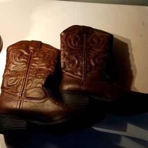 COWBOY BOOTS BY RAMPAGE